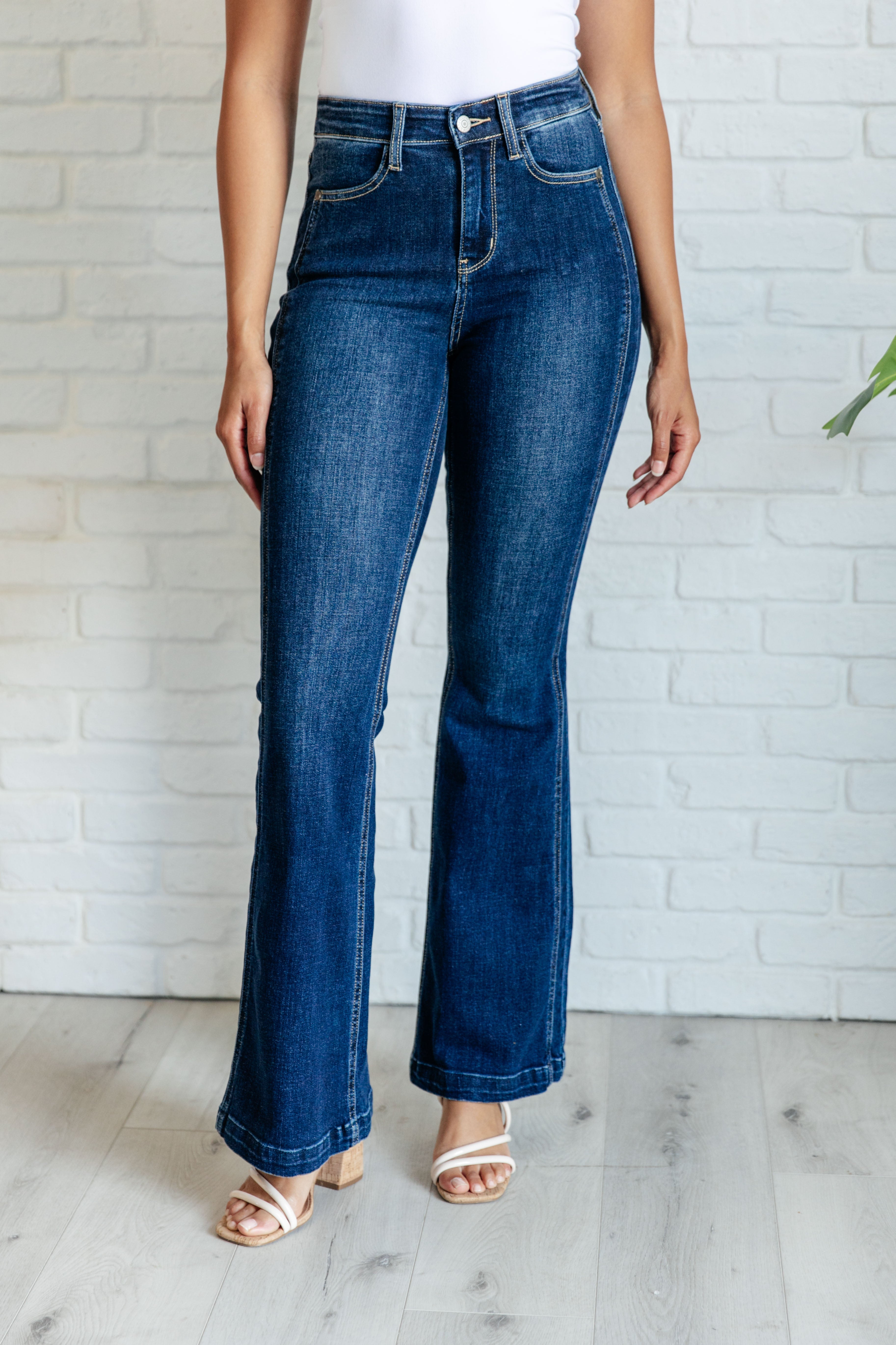 Mavis High Rise Side Seam Detail Flare Jeans (Judy Blue)