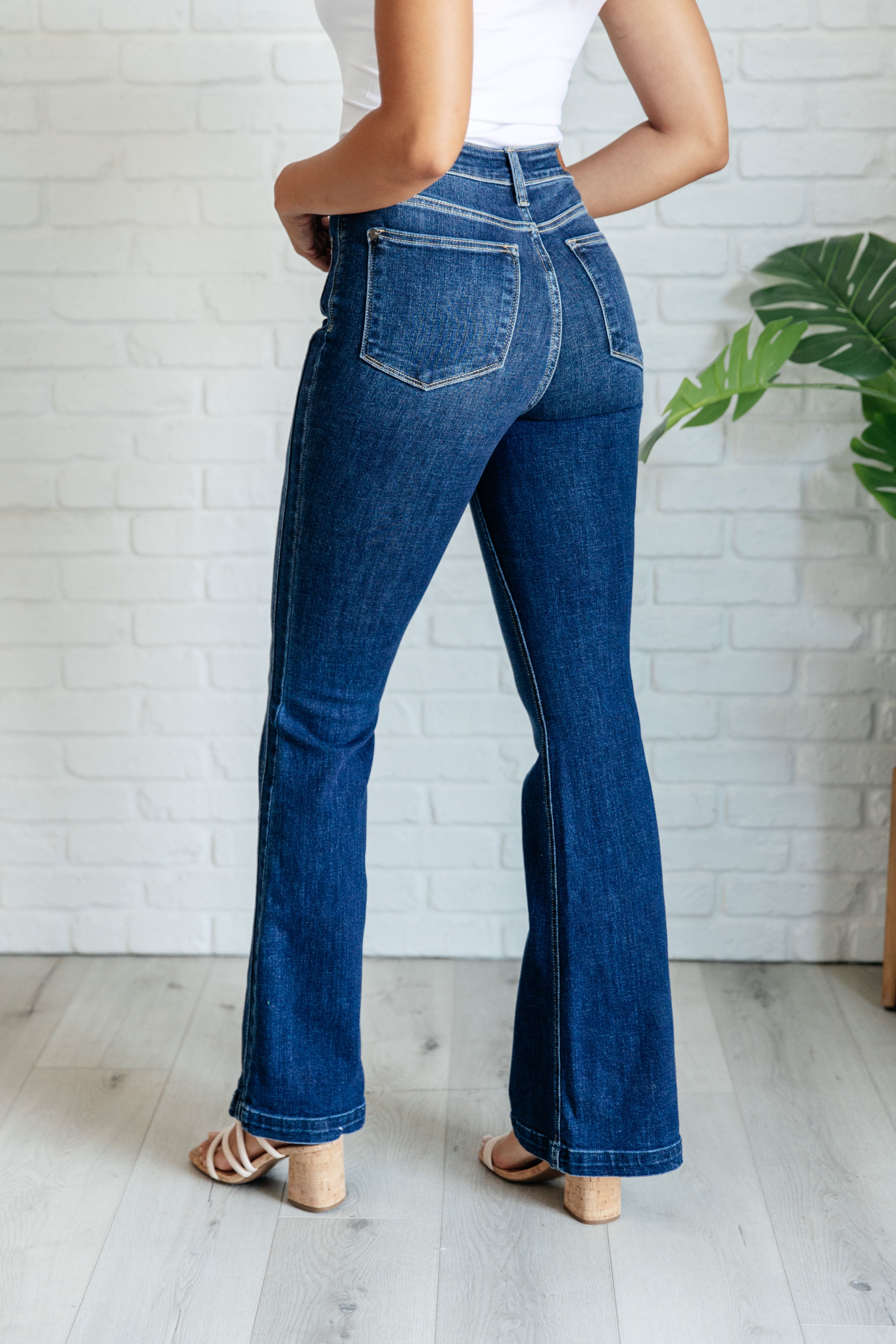 Mavis High Rise Side Seam Detail Flare Jeans (Judy Blue)