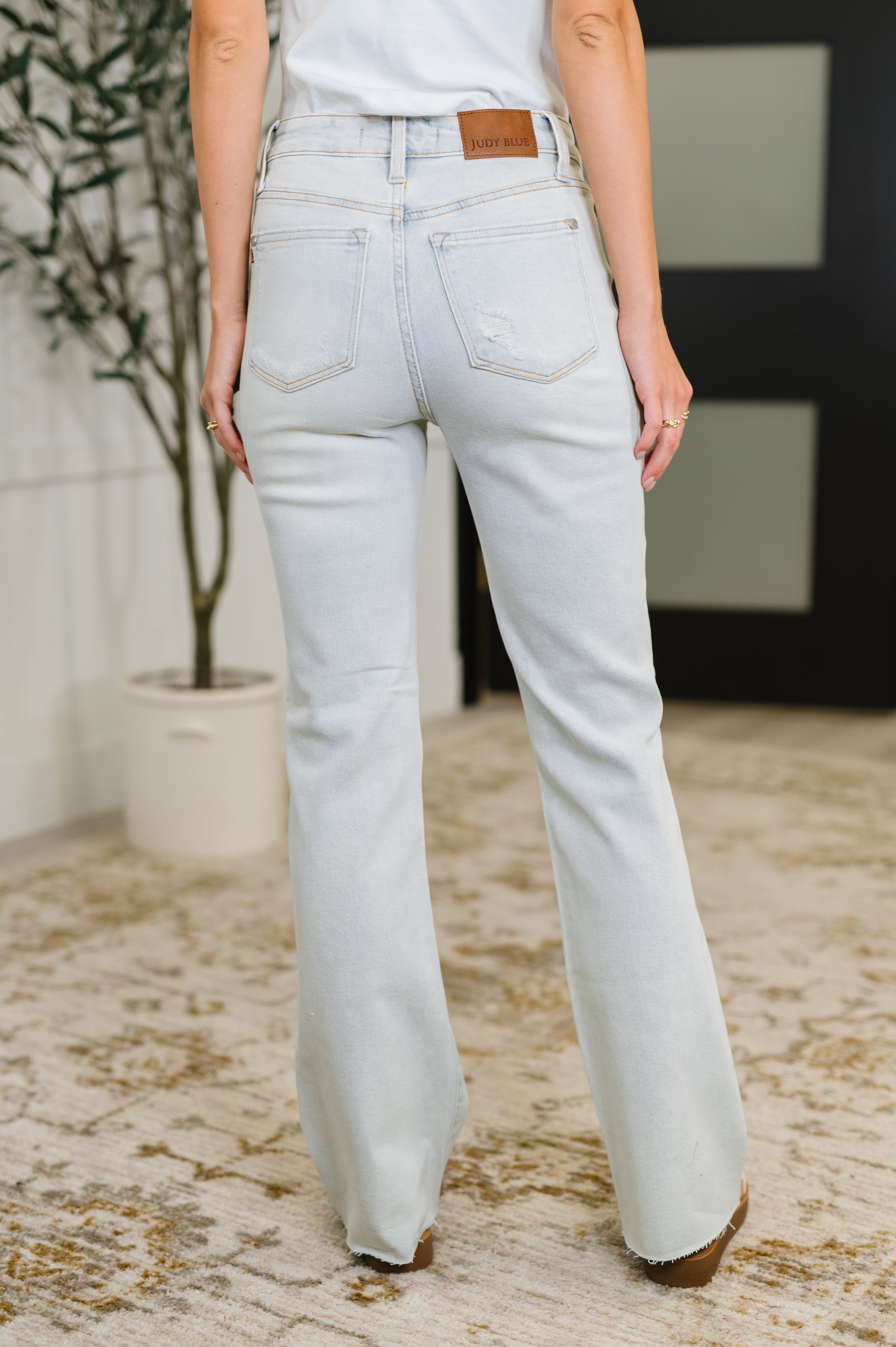 Alyse Mid Rise Destroy & Fray Hem Bootcut (Judy Blue)