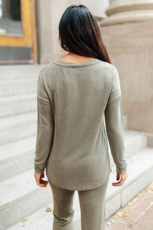 Essential Lounge Top in Mineral Wash Olive