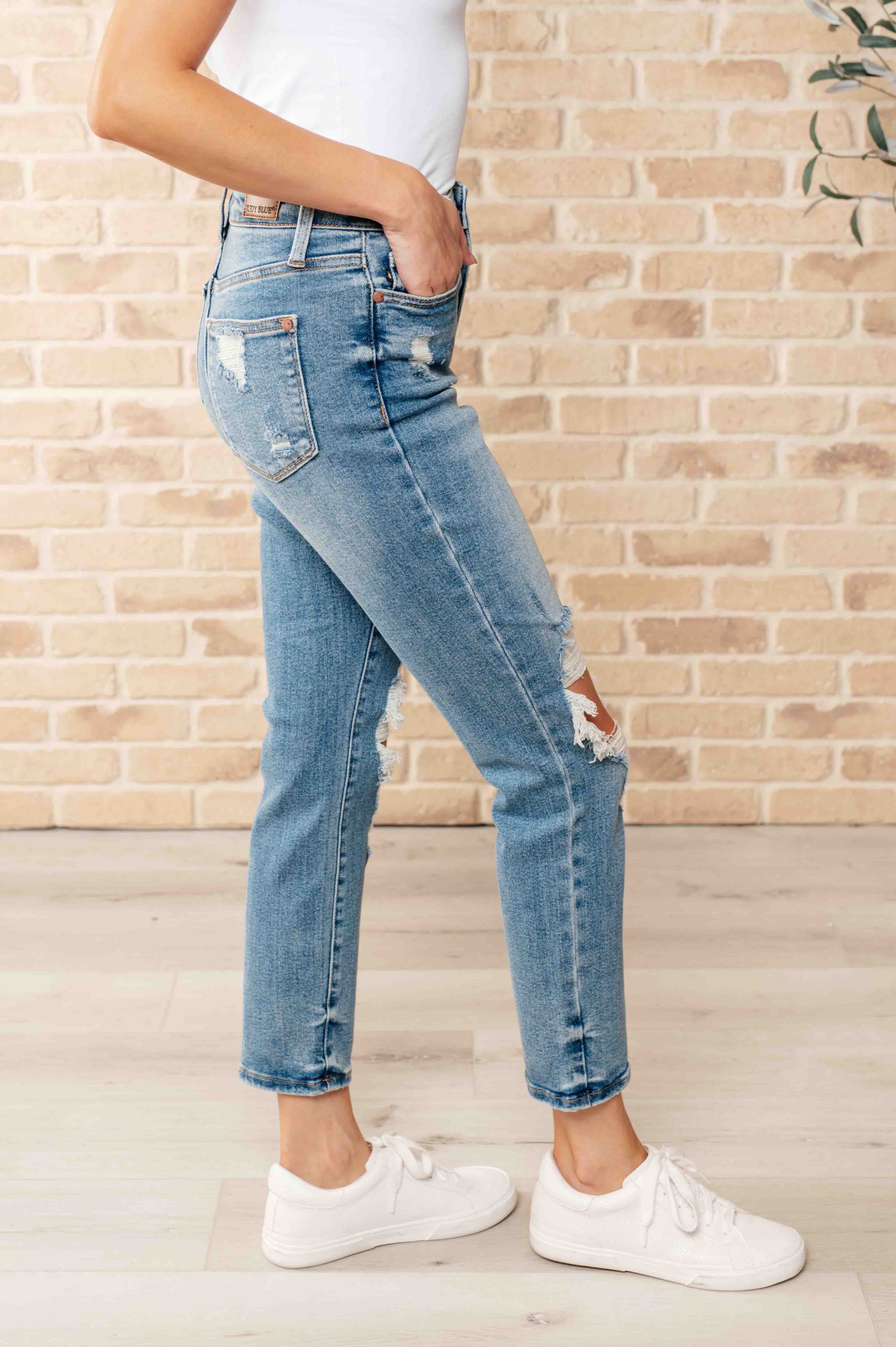 Frankie High Waist Distressed Boyfriend Jeans (Judy Blue)