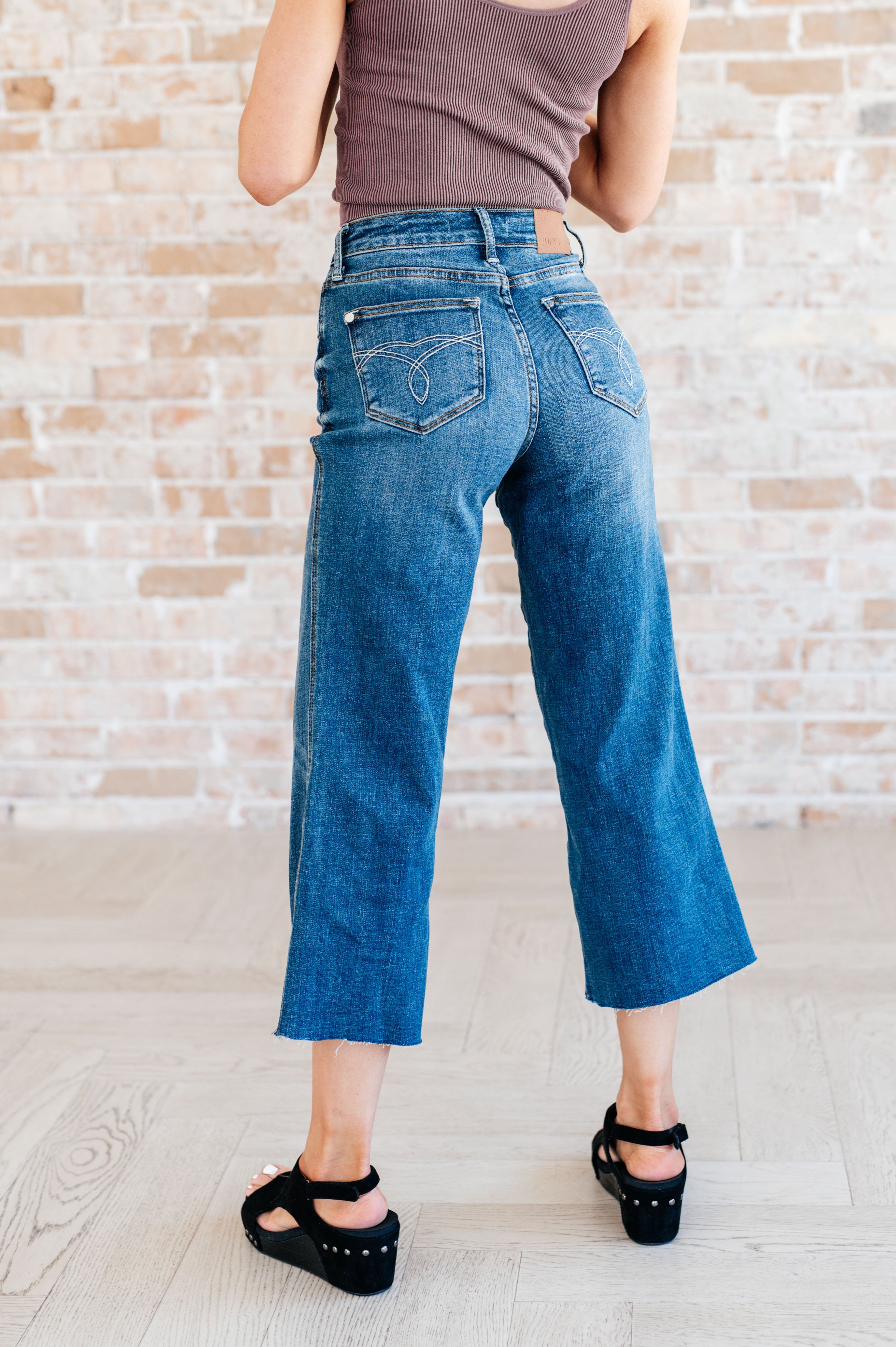 Hayes High Rise Wide Leg Crop Jeans (Judy Blue)