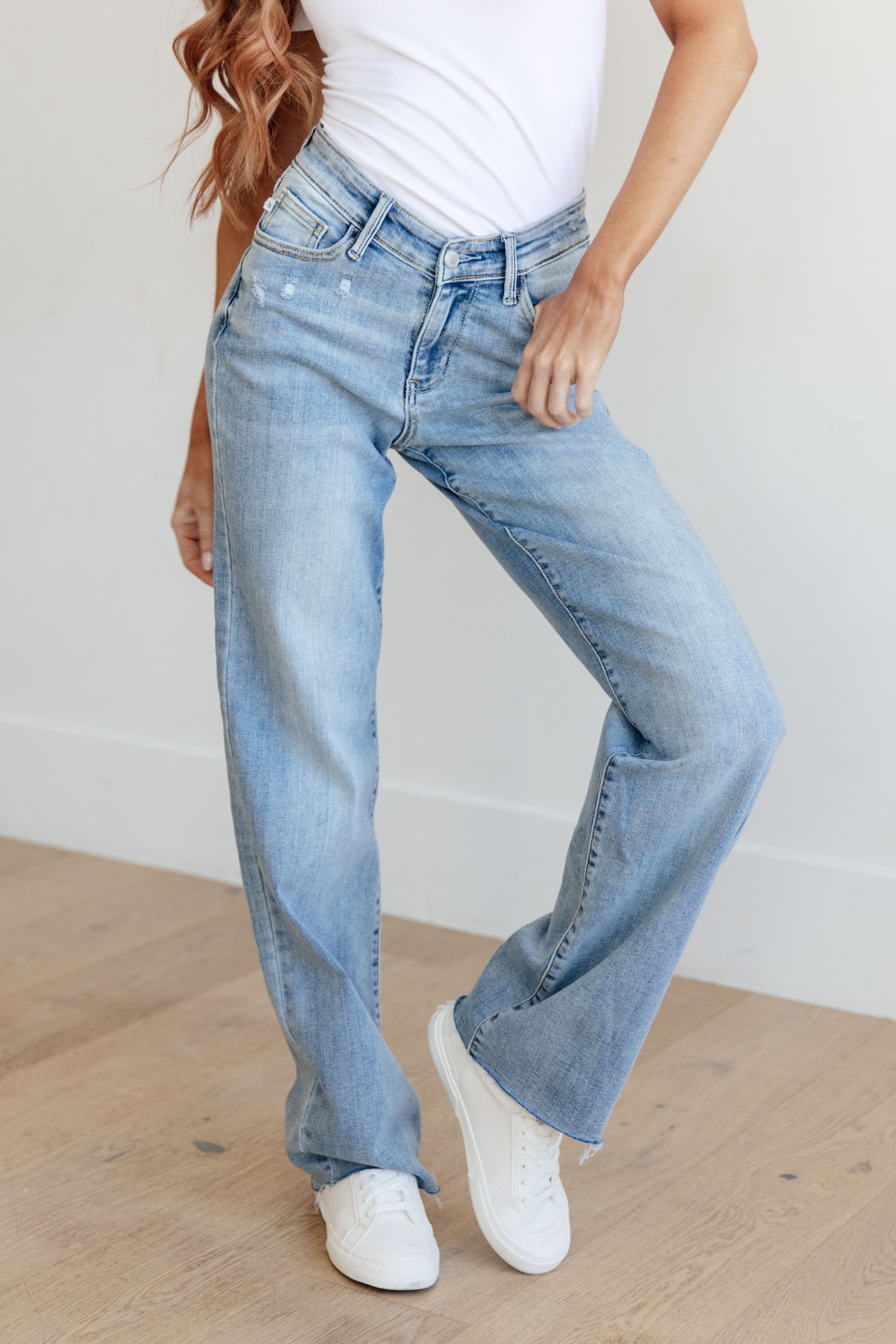 Mildred High Rise V Front Waistband Straight Jeans (Judy Blue)