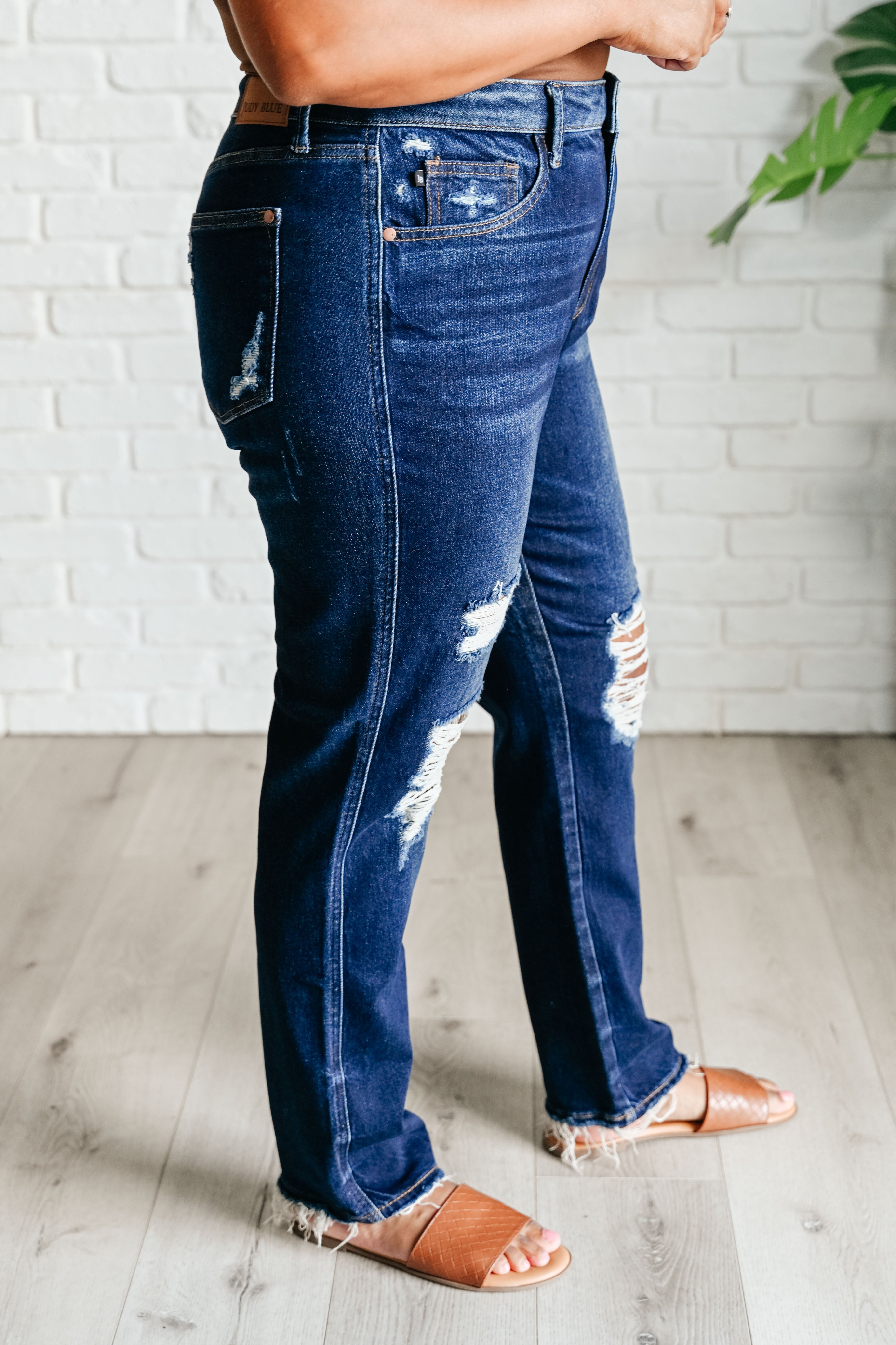 Montana High Rise Rigid Magic Distressed Straight Jeans (Judy Blue)