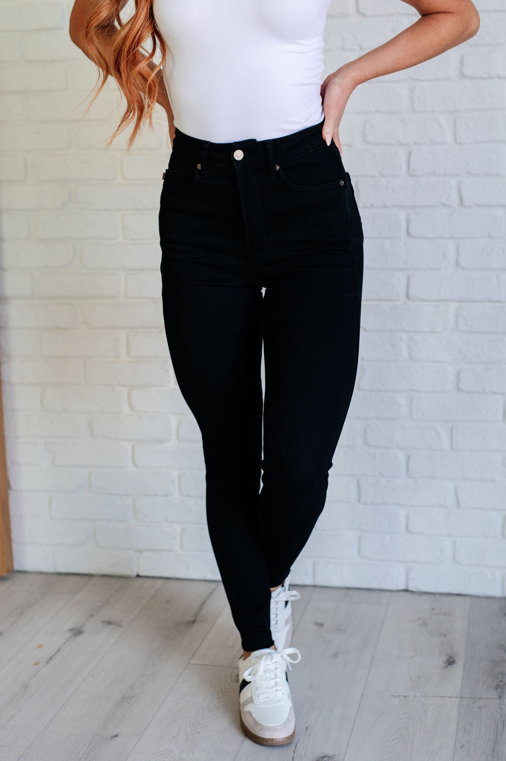 Nicole Tummy Control Skinny Jeans in Black (Judy Blue)