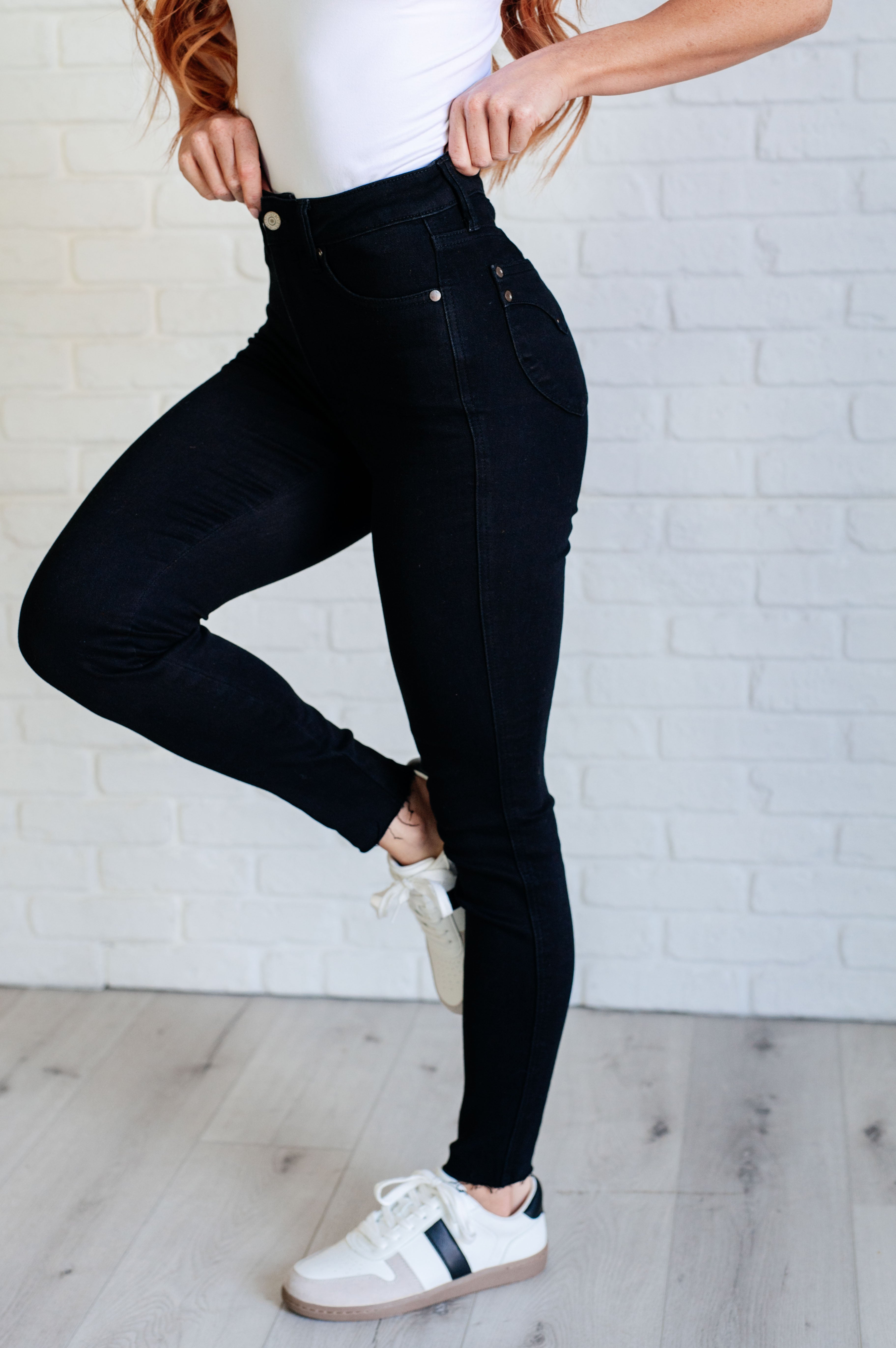 Nicole Tummy Control Skinny Jeans in Black (Judy Blue)