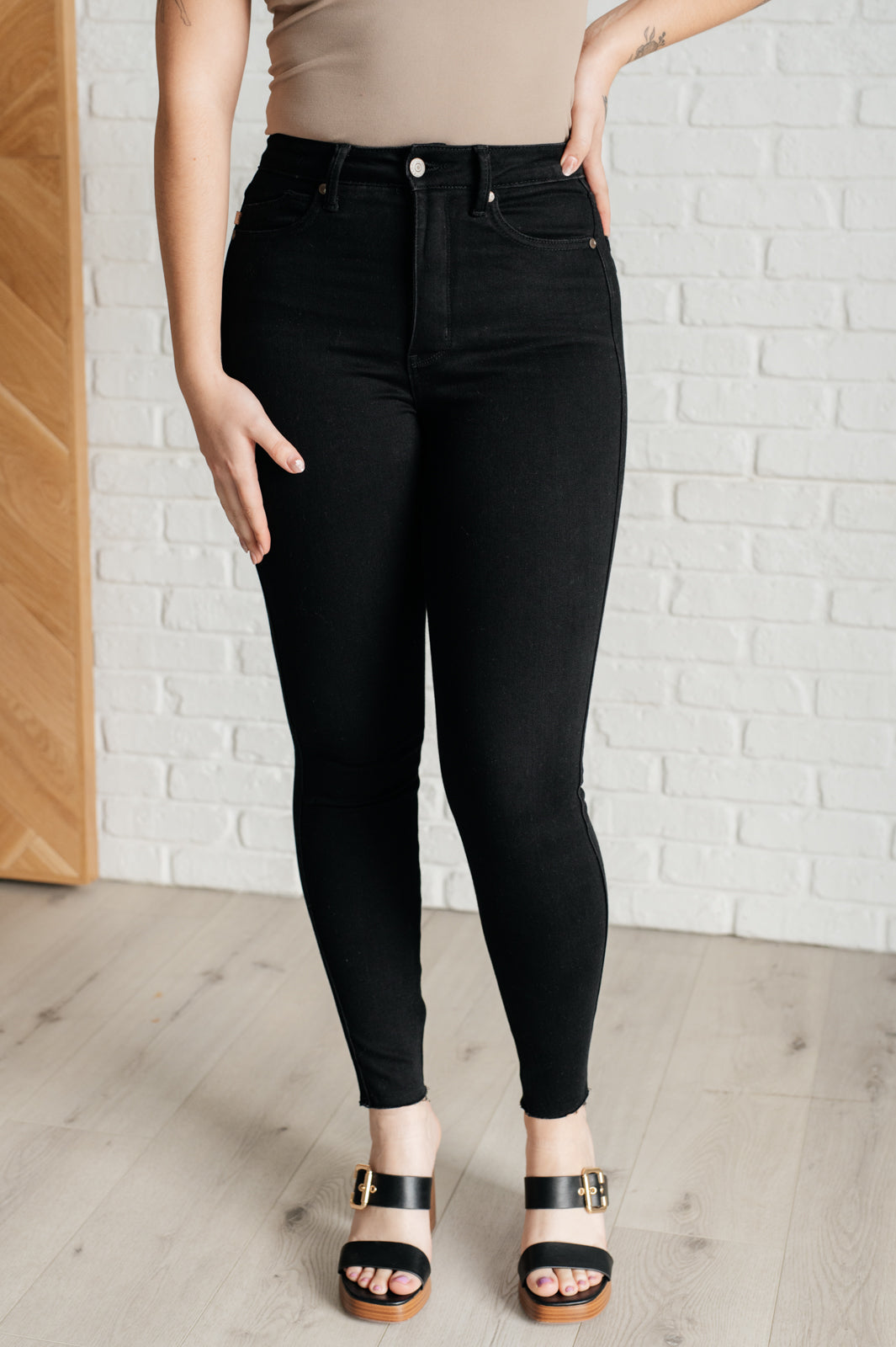 Nicole Tummy Control Skinny Jeans in Black (Judy Blue)