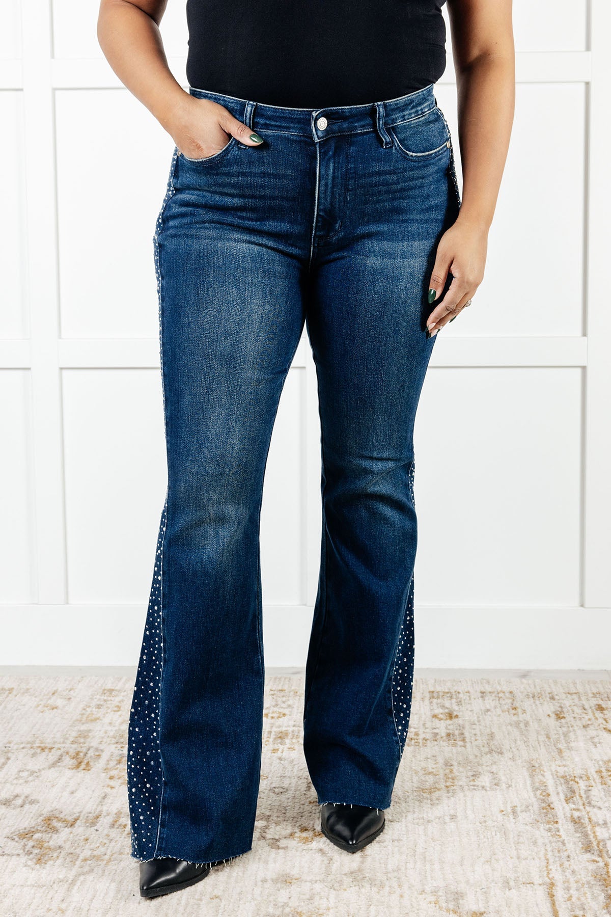 Shannon Mid Rise Rhinestone Detail Flare Jeans (JUDY BLUE)