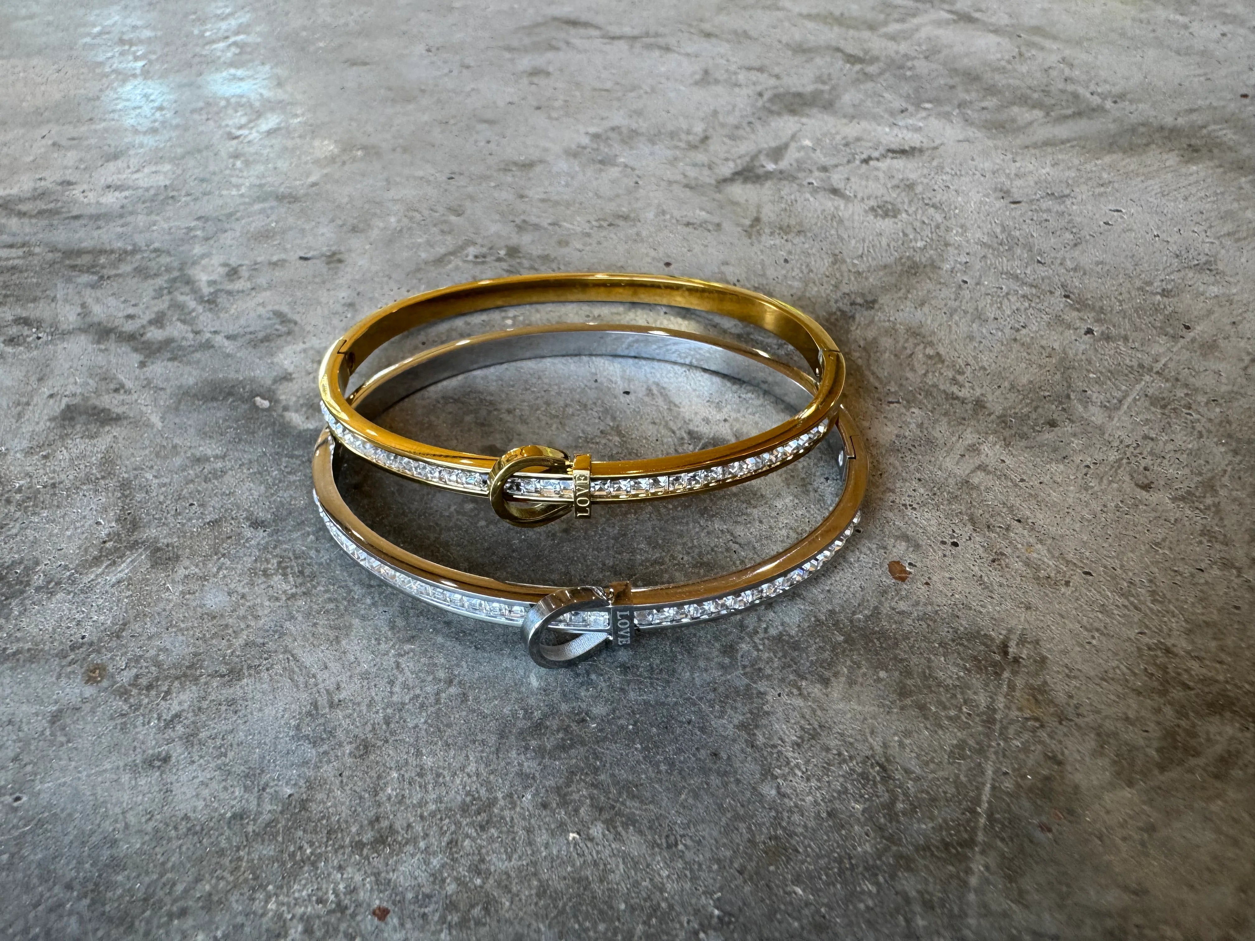 BELT BANGLE BRACELET - GOLD