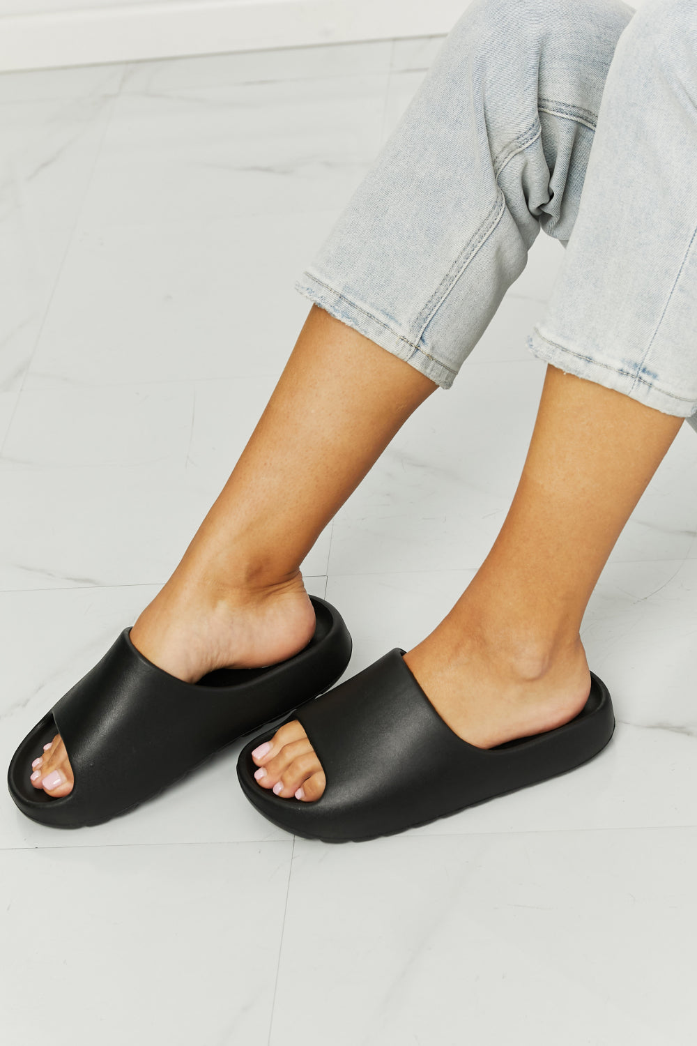 Comfort Slides in Black