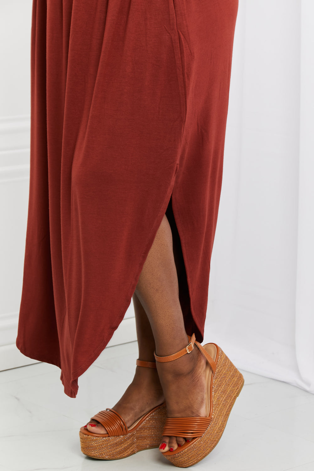 Zenana Side Scoop Scrunch Skirt in Dark Rust