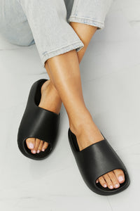 Comfort Slides in Black